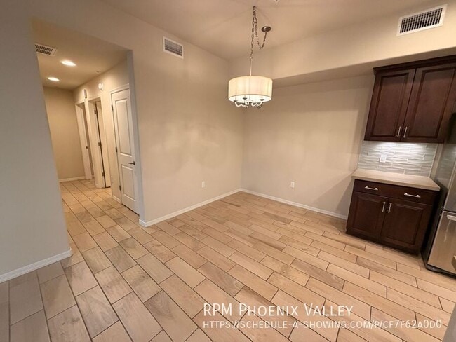 Building Photo - 17850 N 68th St