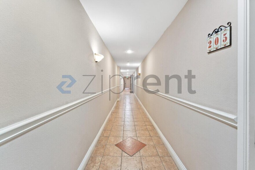 Building Photo - 5257 Radford Ave