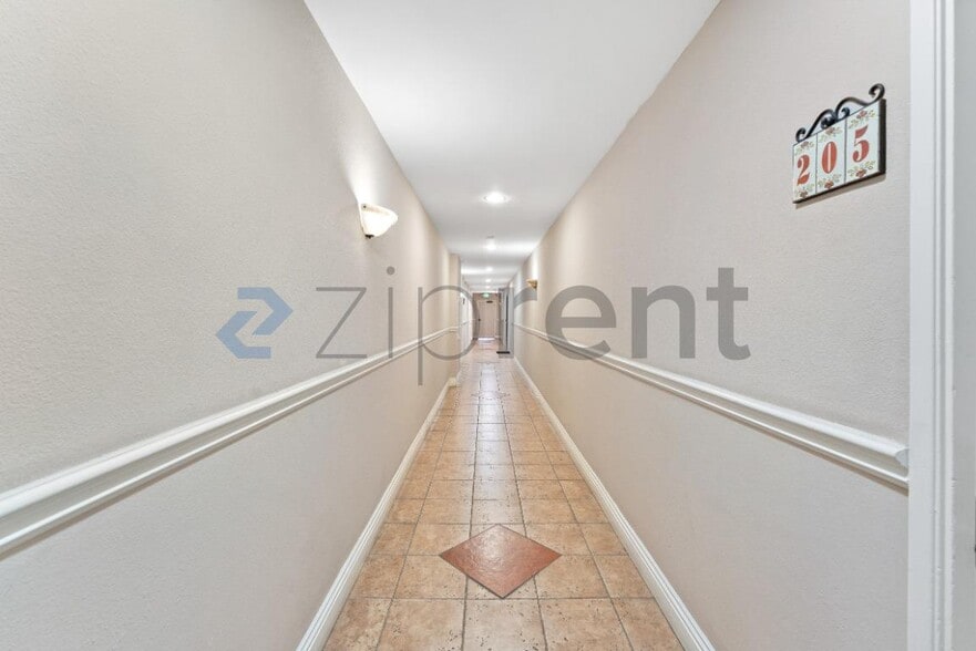 Building Photo - Unit 205