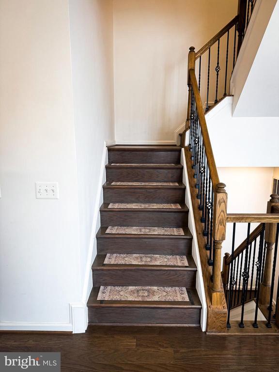 Building Photo - 42462 Dogwood Glen Square