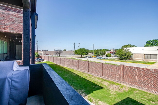 Building Photo - Newly Constructed Townhome Just Steps Off ...