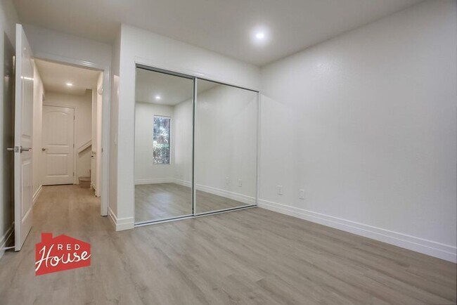 Building Photo - 4009 Canario St