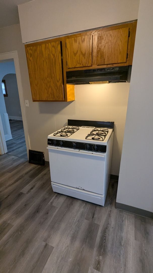 Building Photo - Charming 3-bedroom, 1-bathroom home located in the vibrant city of Akron