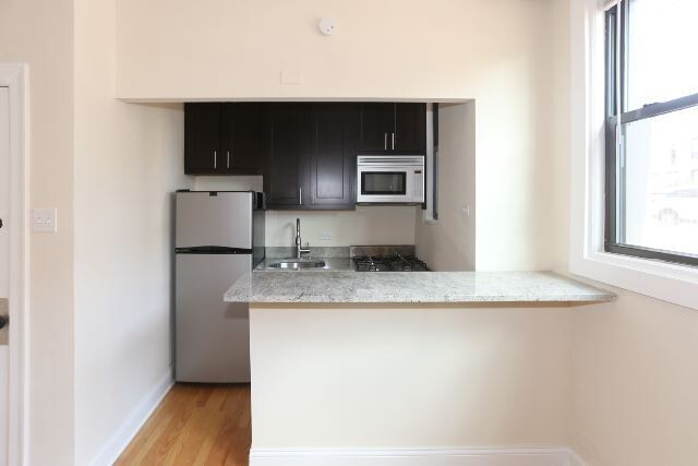 Building Photo - 4619 N Paulina St