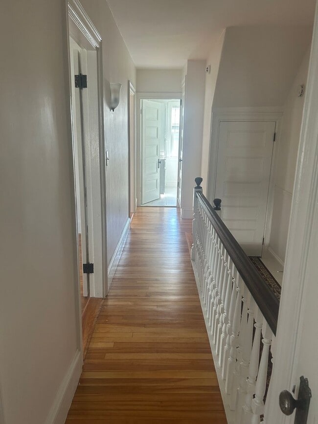 Building Photo - Beautiful 3BR/1.5BA Home Available October...