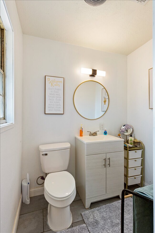 Building Photo - 3308 NW Atlanta Ave