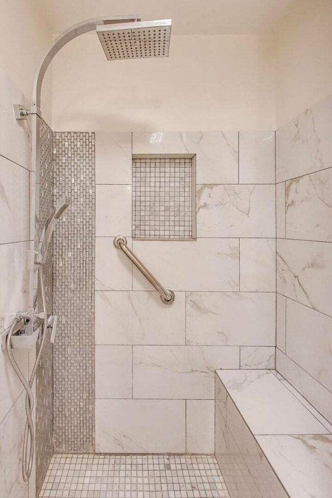 Building Photo - 2803 S Michigan Ave