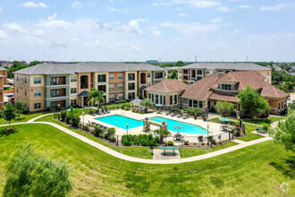 Building Photo - Oxford at Country Club
