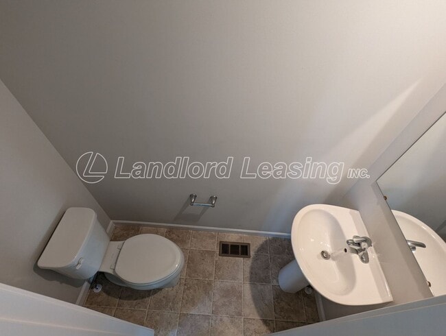 Building Photo - Martin's Run Colonial in Amherst School Di...