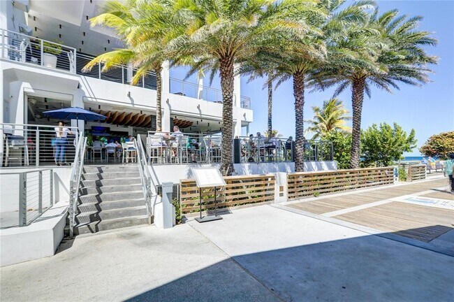 Building Photo - 133 N Pompano Beach Blvd