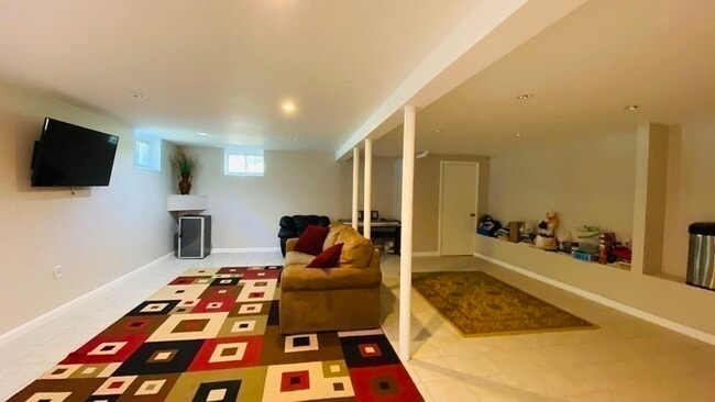 Building Photo - 29 Burke Ln