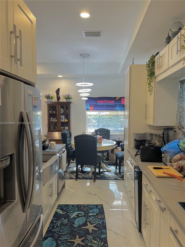 Building Photo - 8320 SW 12th St