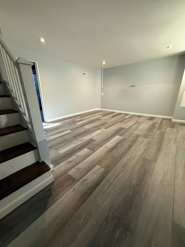 Building Photo - 613 S Beechfield Ave