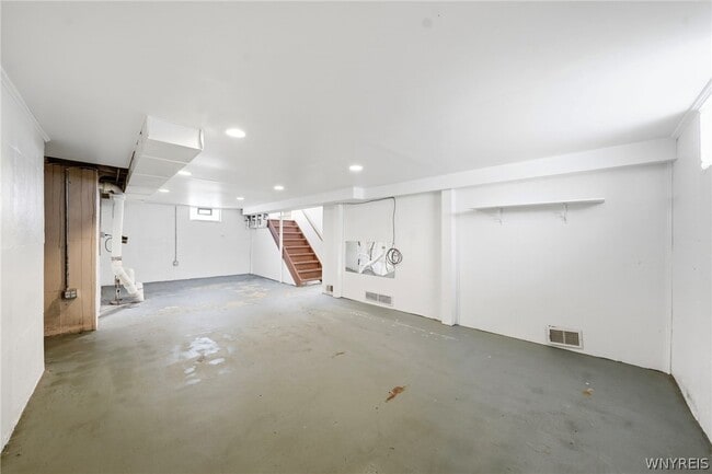 Building Photo - 38 Harvest Ave