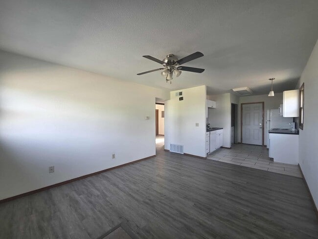 Building Photo - Updated duplex for rent!