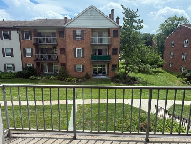 Building Photo - 347 Drummers Ln