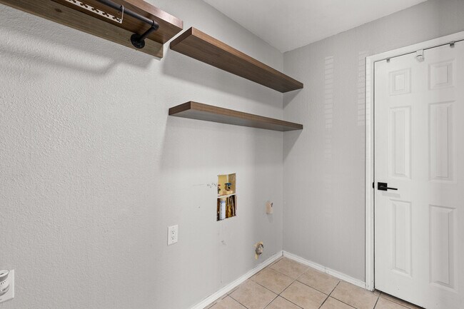 Building Photo - 4209 Green Oak Dr