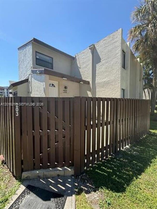 Building Photo - 10292 NW 9th St Cir