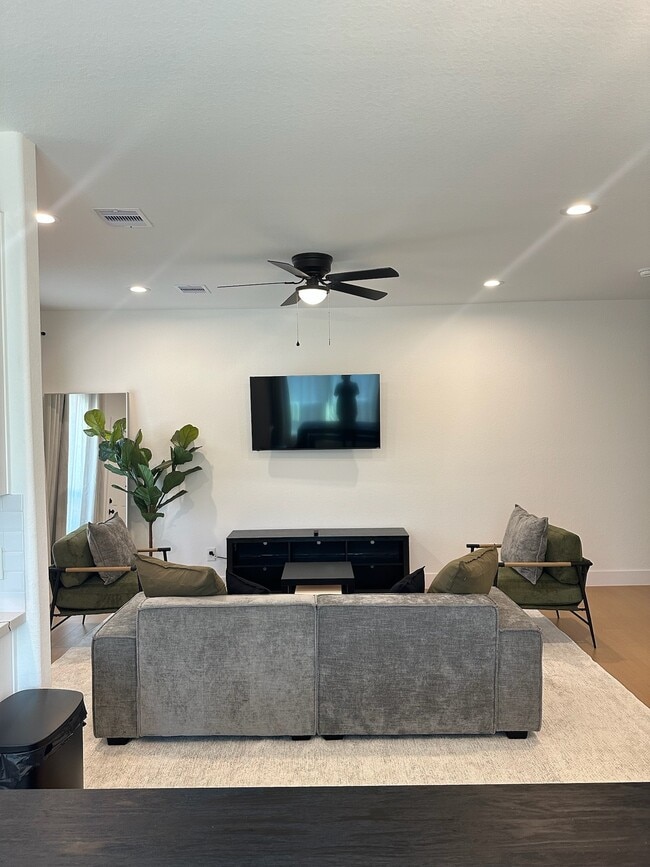 Building Photo - 5774 Heron Dr