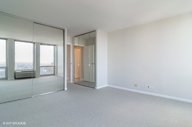 Building Photo - 111 E Chestnut St