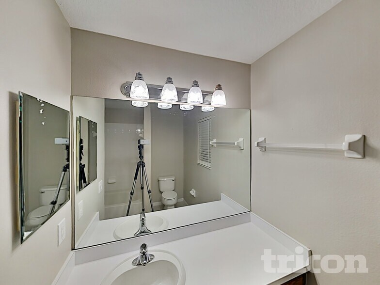 Building Photo - 2841 Butterfly Landing Dr