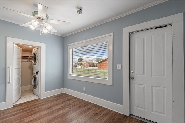 Building Photo - 254 S Railroad St