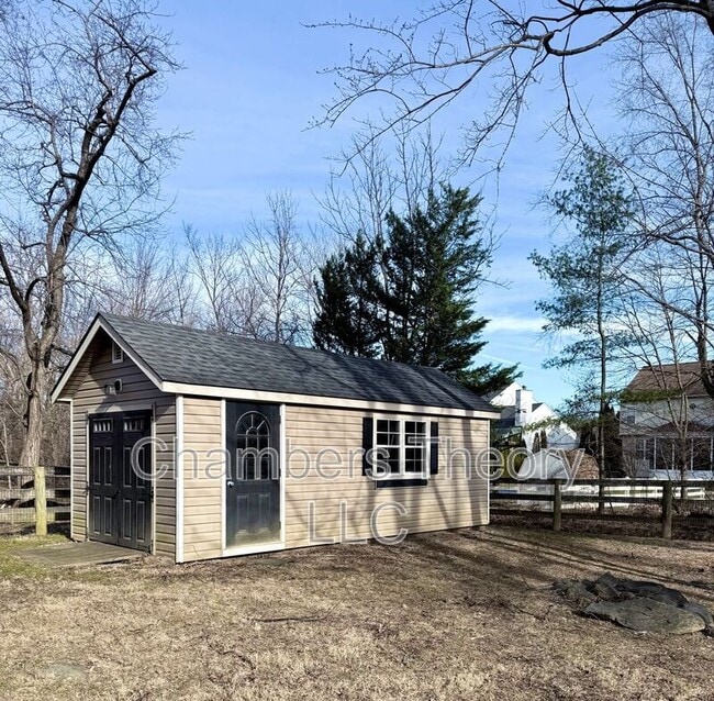 Building Photo - 16 Honeybee Ave