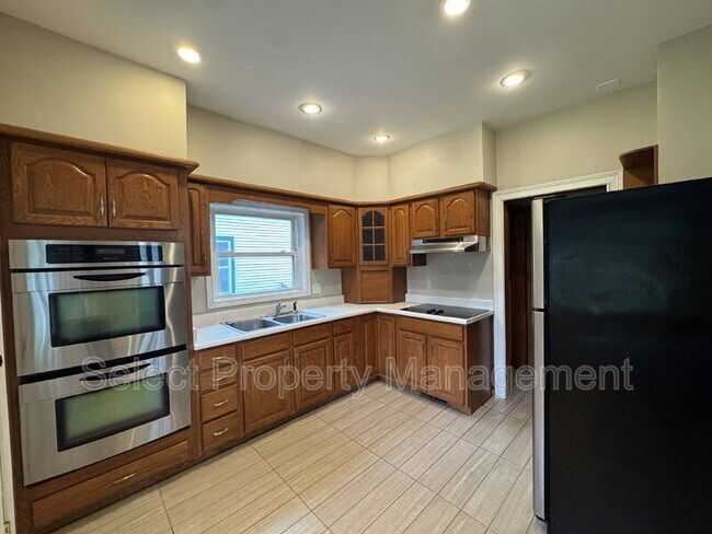 Building Photo - 317 W Wildwood Ave