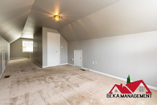 Building Photo - 3 br, 1.5 bath House - 22600 Outer Dr