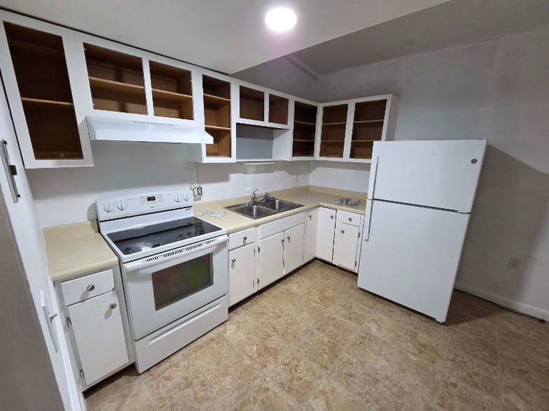 Building Photo - 304 US-2