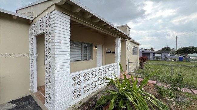 Building Photo - 1001 S 22nd Ct