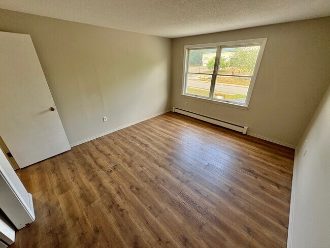Building Photo - 14 Fairway Dr