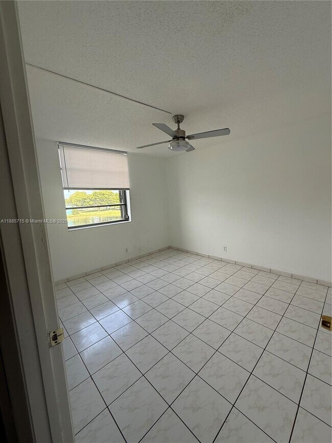 Building Photo - 12219 SW 14th Ln