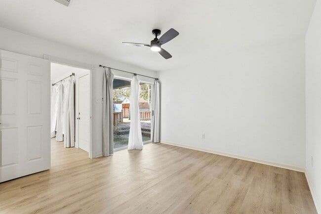 Building Photo - 11011 Almond Grove