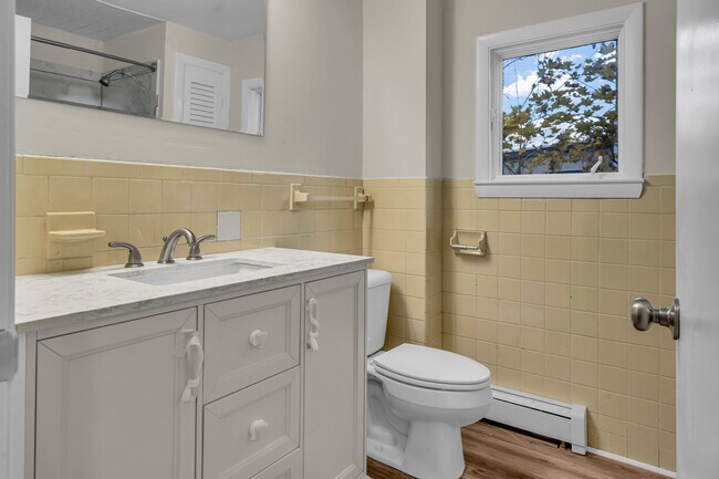 Building Photo - 13 Pacific St