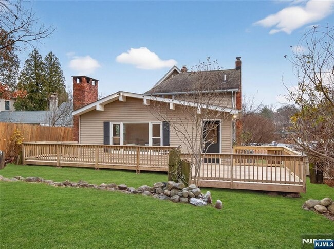 Building Photo - 114 Colony Ave