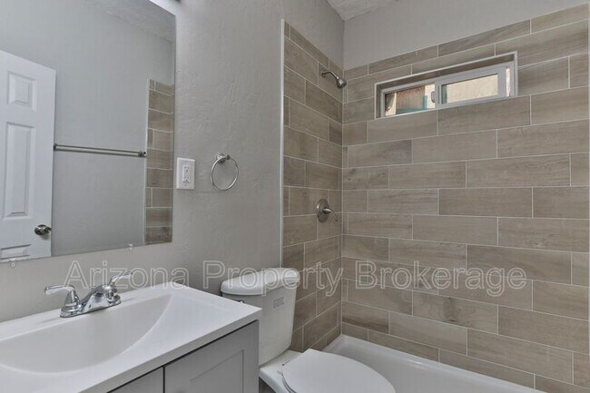 Building Photo - 1538 E Pierce St