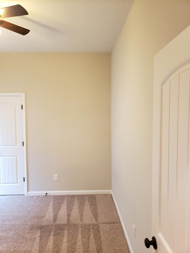 Building Photo - 3237 Alexandria Dr