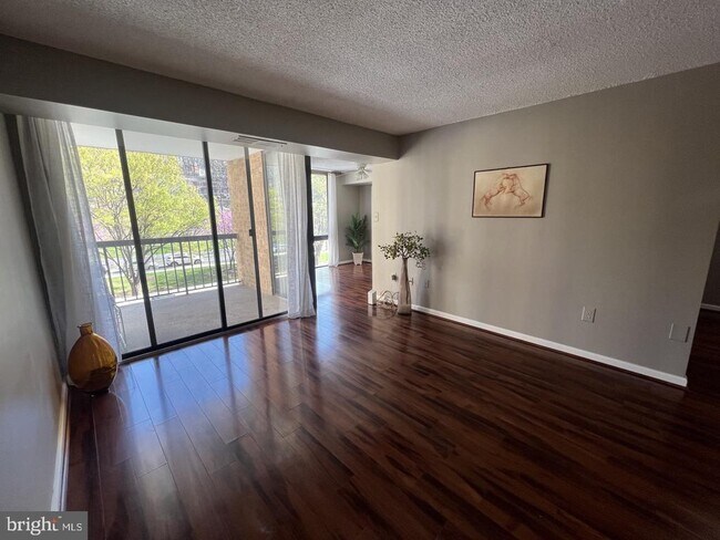 Building Photo - 4500 S Four Mile Run Dr