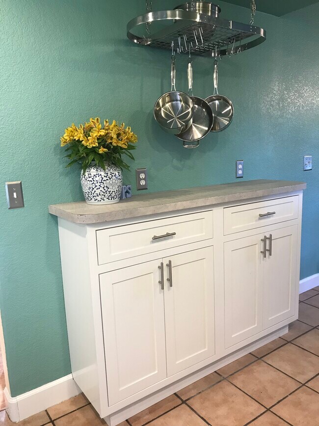 Building Photo - 5110 Clay St