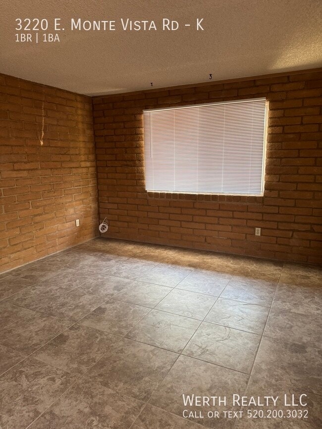 Building Photo - 3220 E Monte Vista Dr