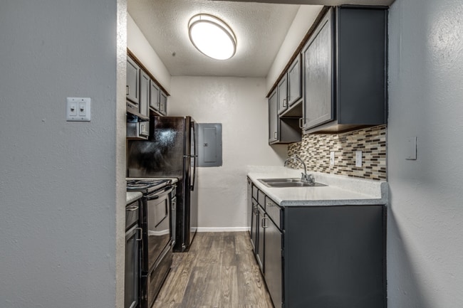 Building Photo - 834 Timberlake Dr