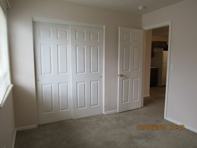 Building Photo - Ranch Style Condo!