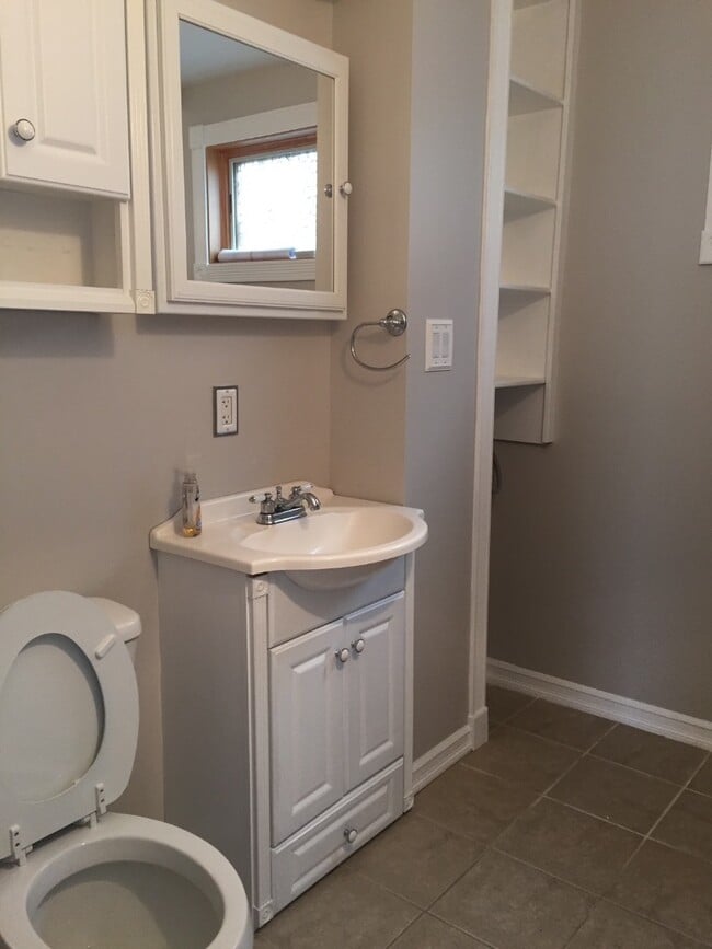 Building Photo - 127 Hyers St