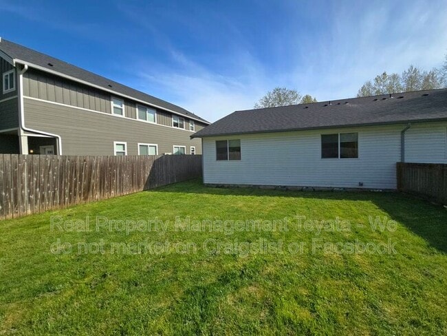 Building Photo - 258 B St