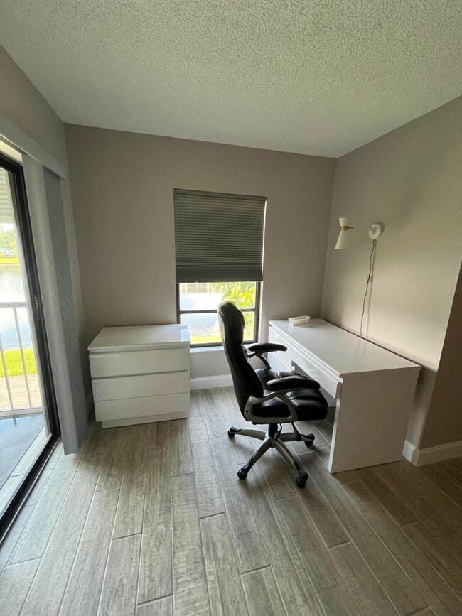 Building Photo - 7340 Amberly Ln