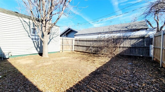 Building Photo - 300 E Kittyhawk Dr