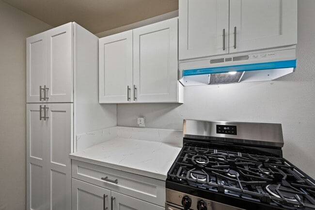 Building Photo - Updated 2 Bedroom Condo in Loma Linda