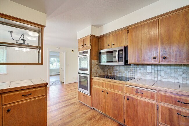 Building Photo - 3bd/2ba Issaquah House