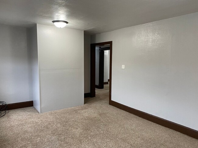 Building Photo - 205 3rd Ave SE